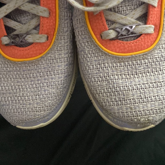 EUC Mens Pink Diamond Lebrons - Picture 4 of 7